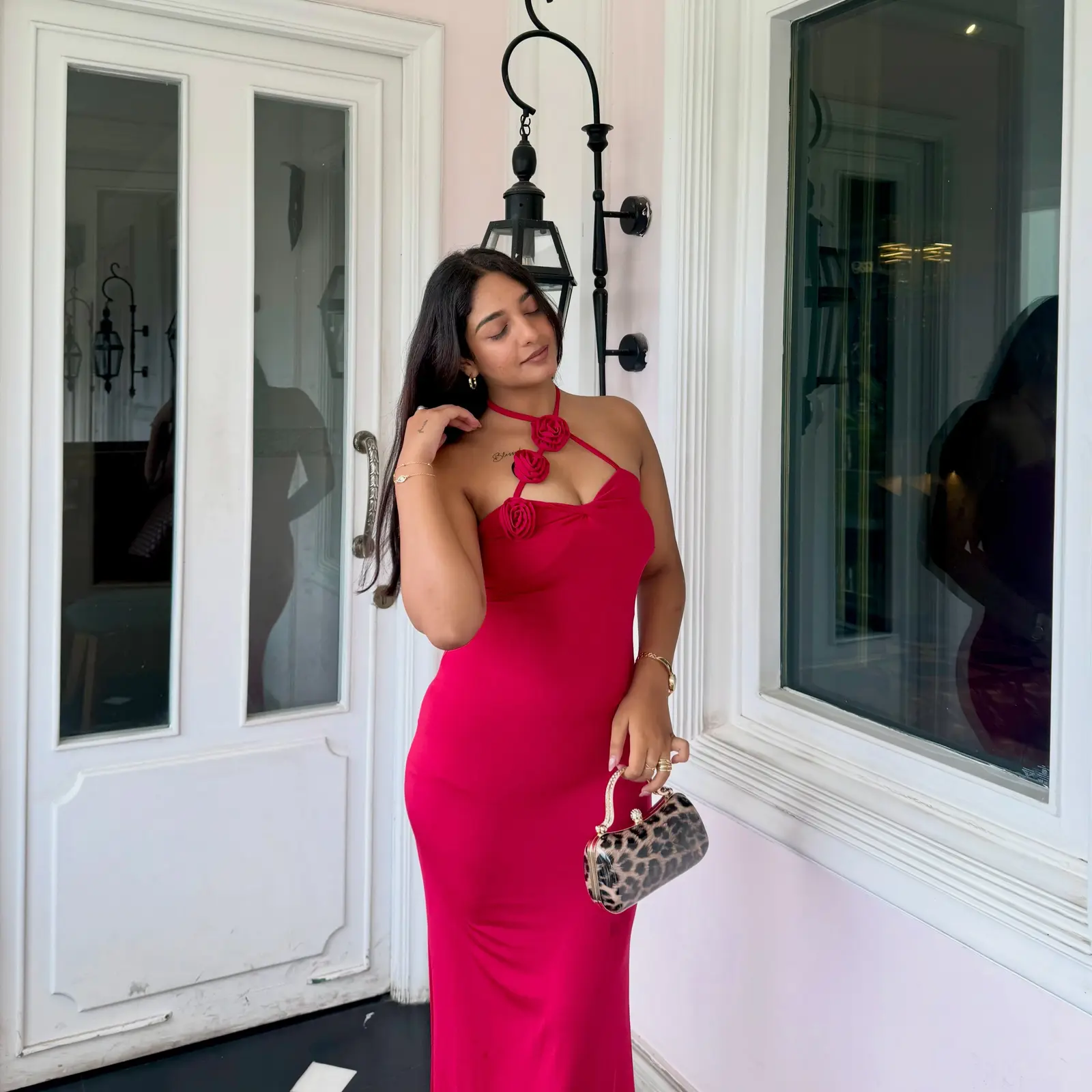 she arrived in red!🚨